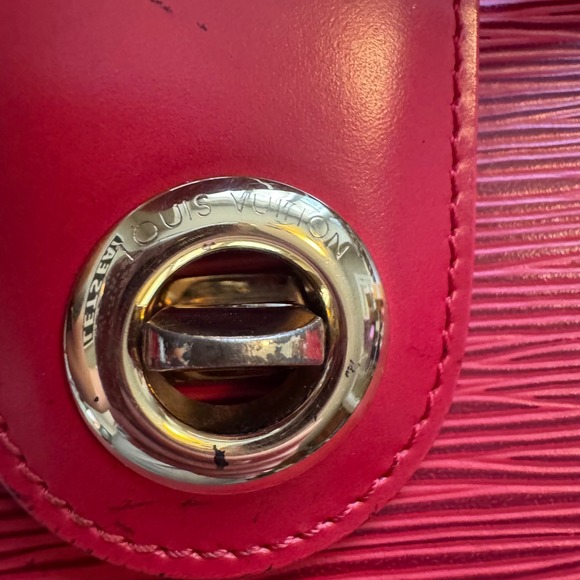 Louis Vuitton Capucines Epi Leather Red Shoulder Bag Crossbody Handbag Purse - Picture 6 of 10